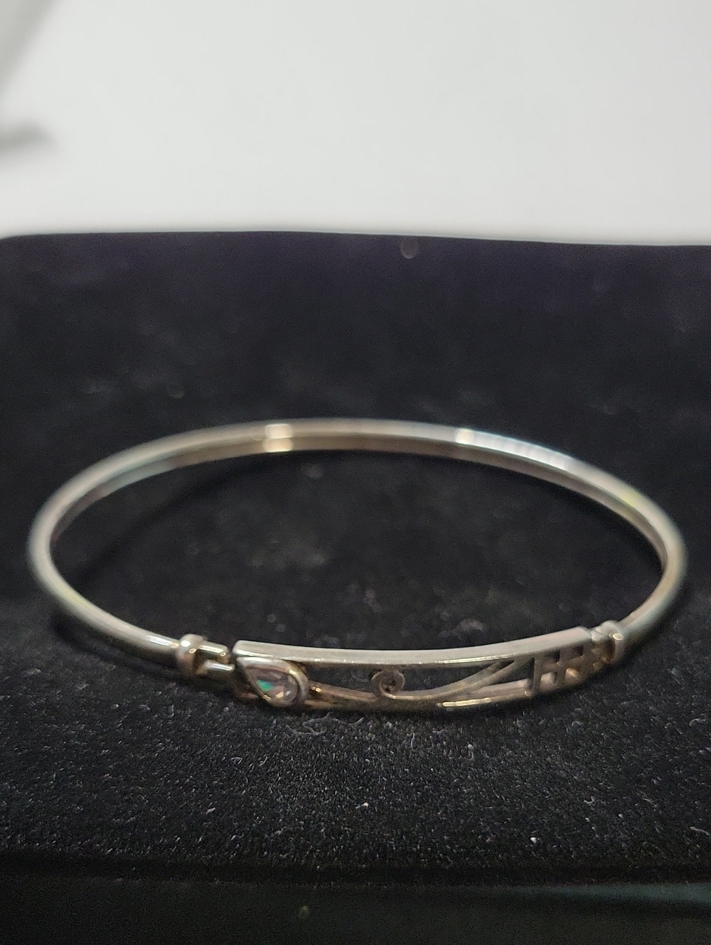 Sterling Silver Teardrop Accent Bangle Bracelet - Silver